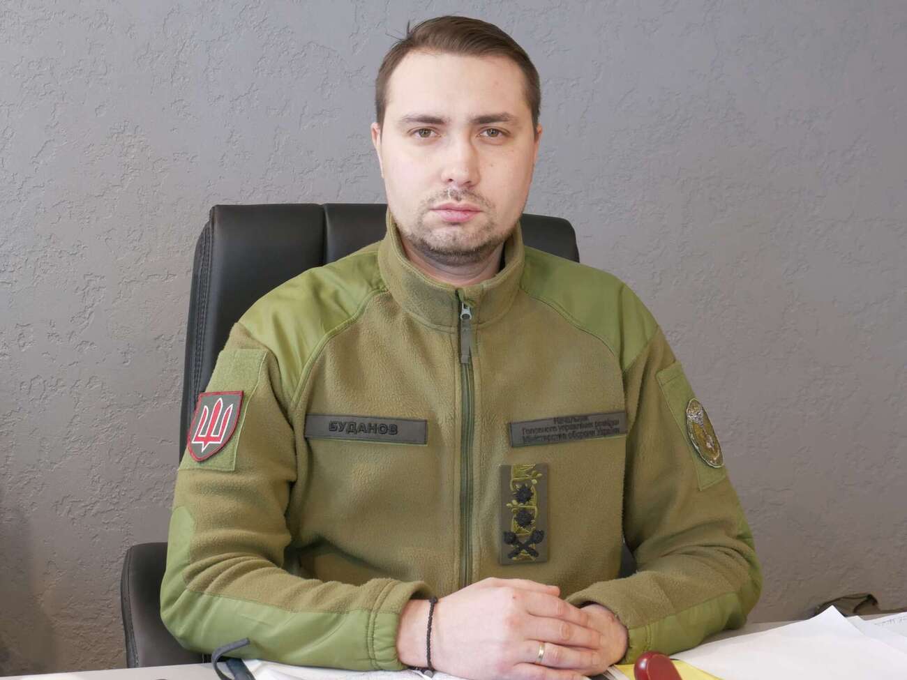 Буданов пояснив, що "військову хитрість" із манекенами на позиціях застосовують повсюдно й досі