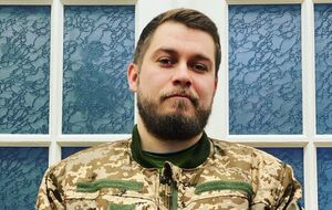 Я понимаю, зачем тему стабильности гривны качают спецслужбы РФ, не о рубле же им писать. Но зачем украинцы накручивают население?