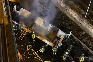 Автобус упал с высоты около 10 м