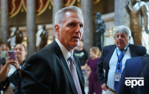 Палата представителей отправила Маккарти в отставку с поста спикера