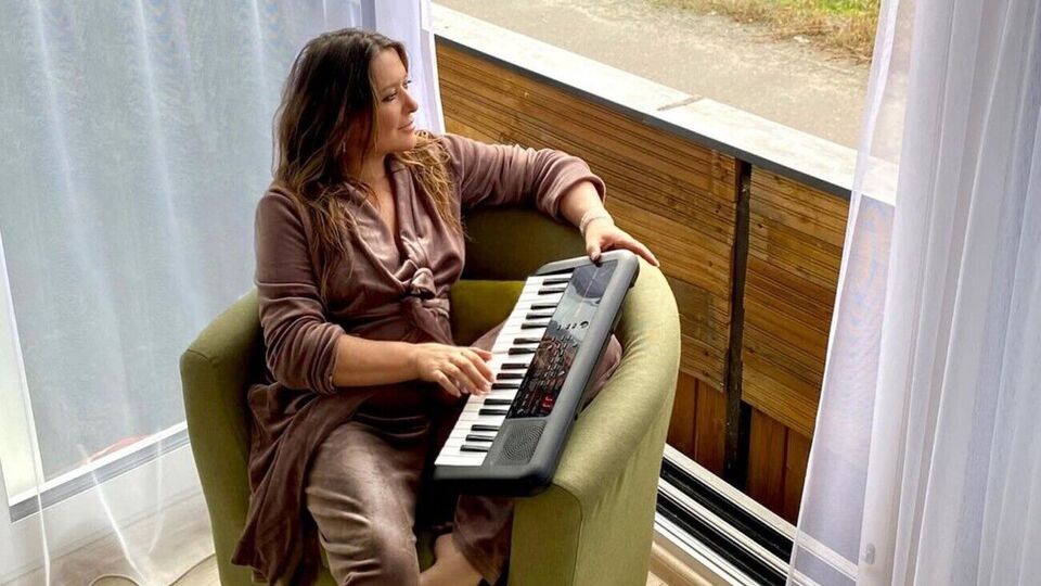 Могилевська зараз живе в заміському будинку разом зі своїм коханим на ім'я Валентин