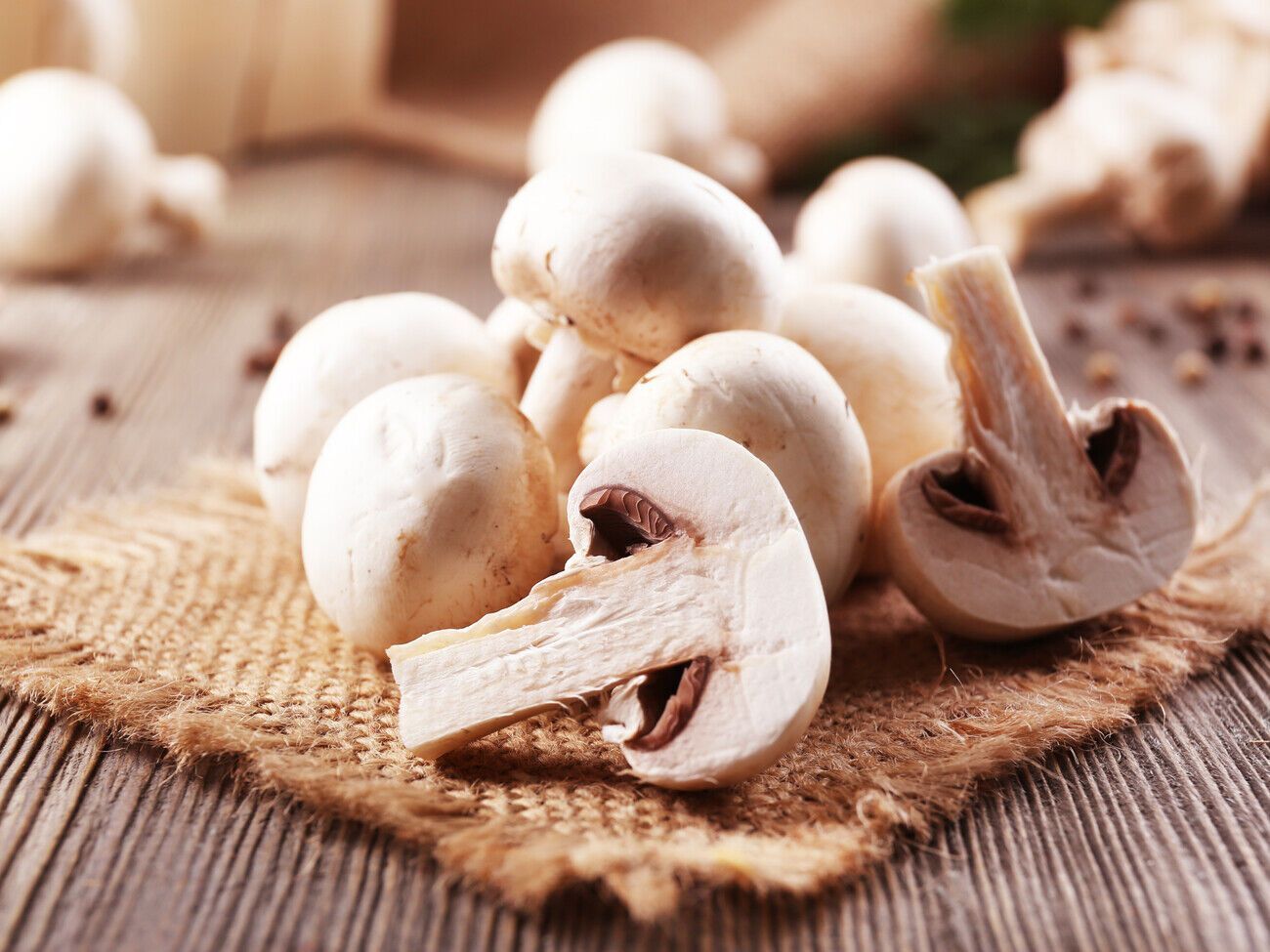 Шампиньоны нужно проварить в маринаде семь минут