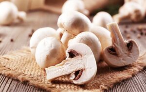 Шампиньоны нужно проварить в маринаде семь минут