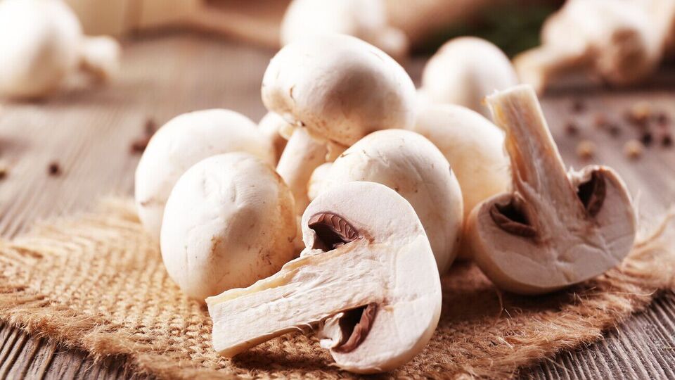 Шампиньоны нужно проварить в маринаде семь минут