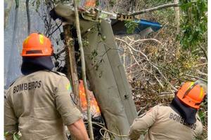 Пожарные отметили, что тушить самолет было сложно