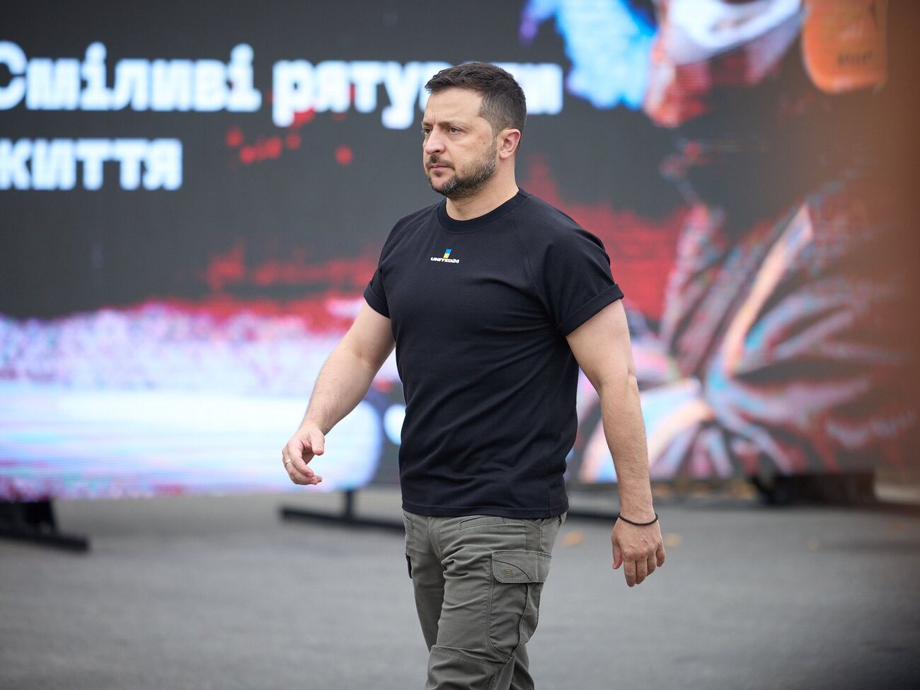 У розмові із журналістом Зеленський зазначив, що залишається категорично проти навіть тимчасового перемир'я