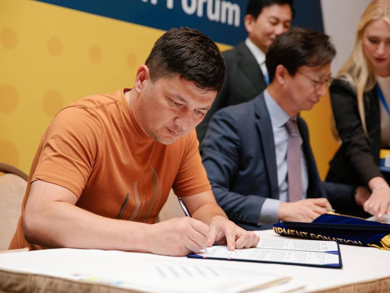 За словами Кіма, постраждалим зараз надають медичну допомогу