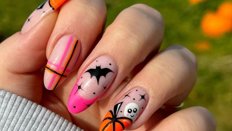 Мастер использовала в одном маникюре несколько цветов лака