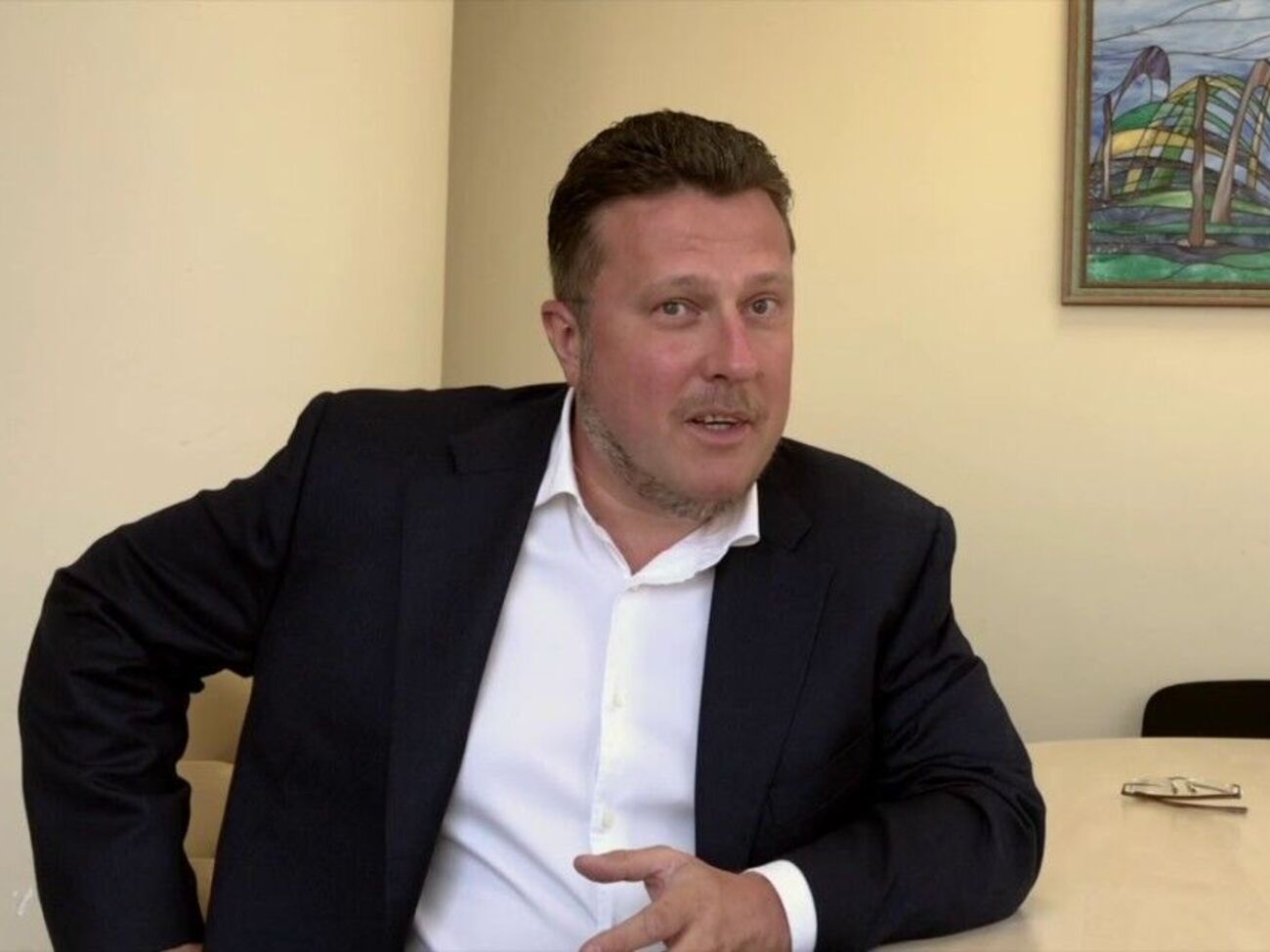 Як дізналися медійники проєкту "Наші гроші" ще кілька років тому, Яценко живе у великому маєтку в Козині Київської області