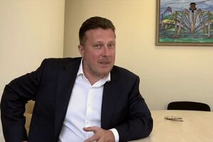 Як дізналися медійники проєкту "Наші гроші" ще кілька років тому, Яценко живе у великому маєтку в Козині Київської області