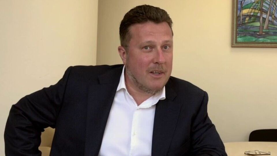 Як дізналися медійники проєкту "Наші гроші" ще кілька років тому, Яценко живе у великому маєтку в Козині Київської області