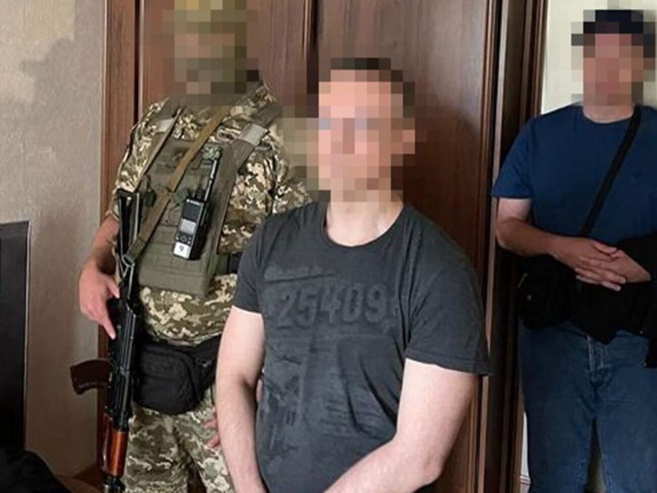 Подозреваемый в марте сам выехал под видом волонтера в одну из европейских стран