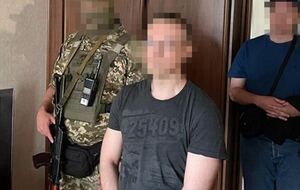Подозреваемый в марте сам выехал под видом волонтера в одну из европейских стран