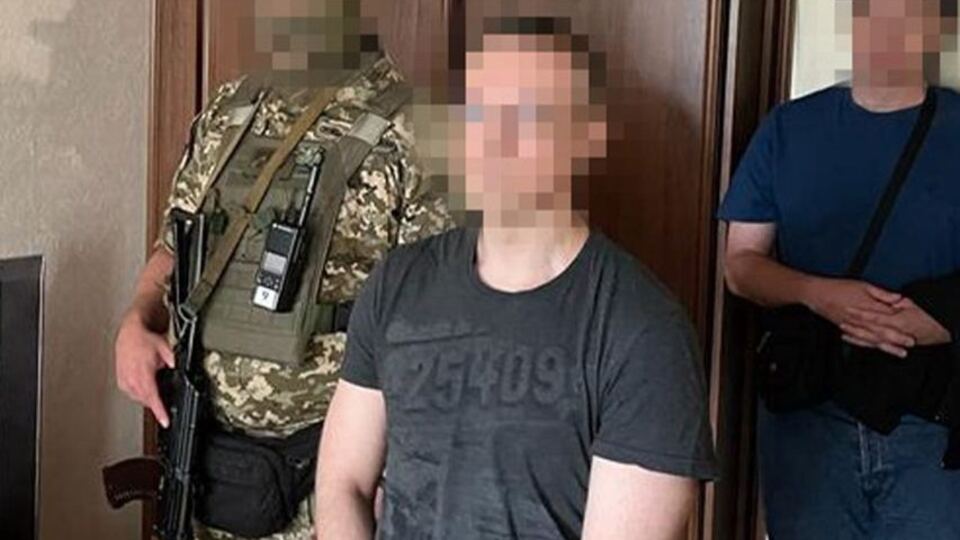 Підозрюваний у березні сам виїхав під виглядом волонтера до однієї з європейських країн