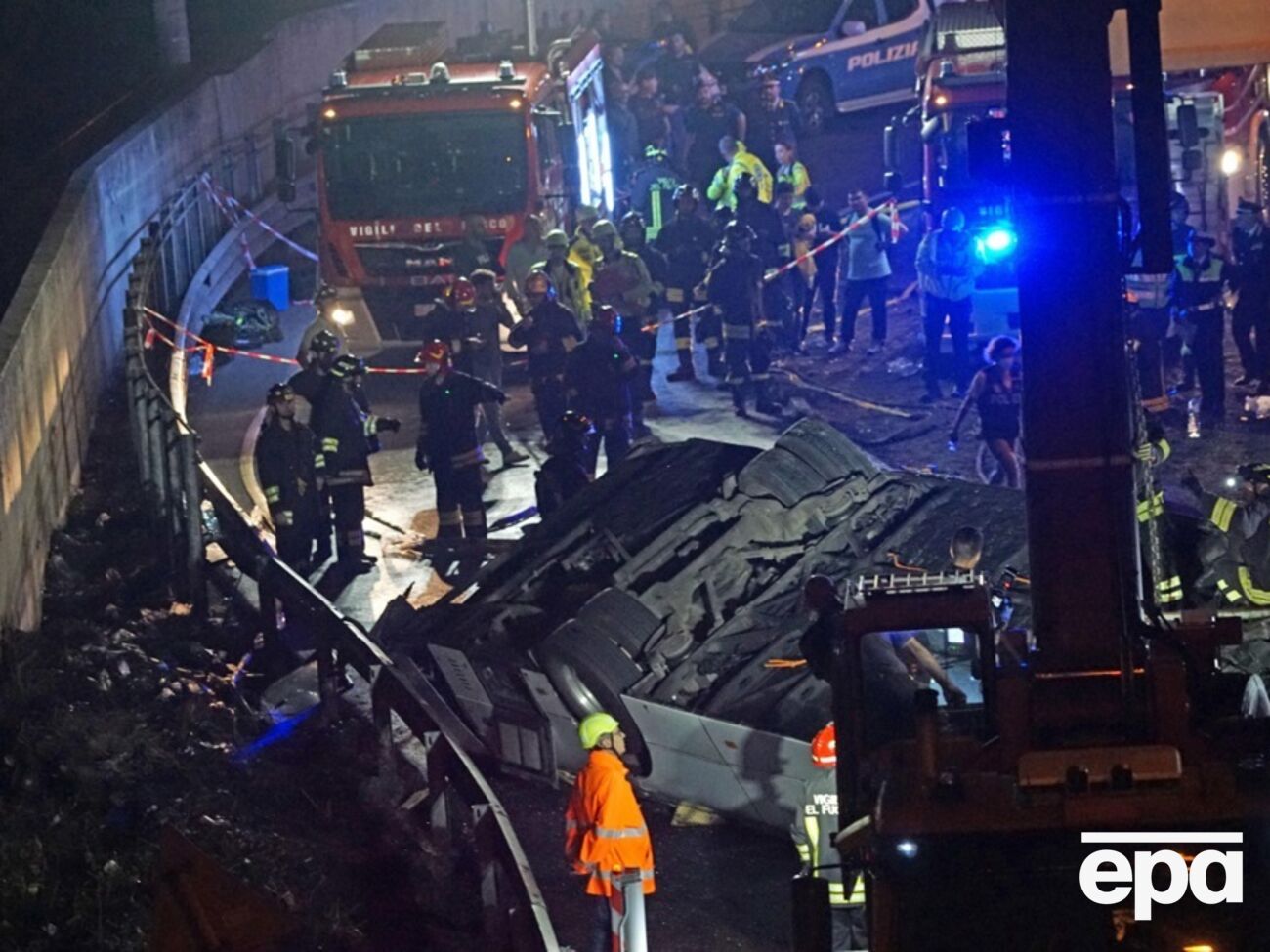 Николенко отметил, что туристический автобус упал с высоты приблизительно 30 метров