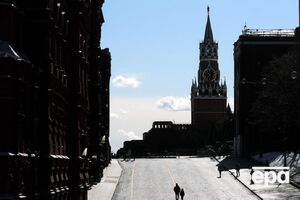 Фельштинский подчеркнул, что все решения принимаются в Москве, поэтому нужно атаковать Москву