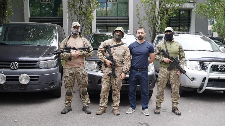 Военные часто обращаются именно за автомобилями с высоким клиренсом, ведь они удобны для выполнения различных задач, сообщили в компании