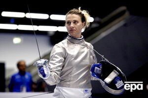 Харлан подарила саблю Залужному, а маску отдала на нужды ВСУ