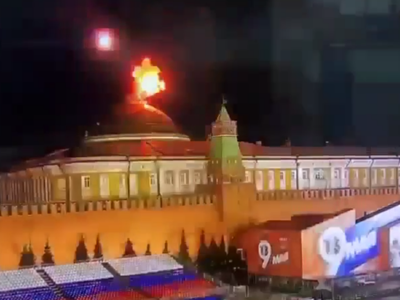 Удари безпілотниками по Кремлю були чітким сигналом Путіну, пояснив Жирнов