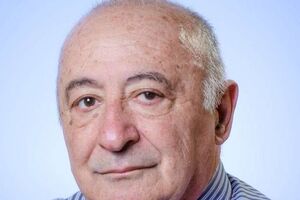 Профессор Александр Зеленский работает в университете в Кривом Роге