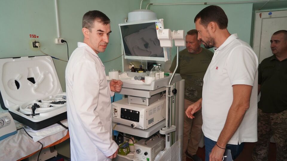 Усилиями фондов "Надія" и HopeUA в прифронтовом госпитале оборудовали кабинет гастроколоноскопии и установили новый аппарат "искусственная почка"