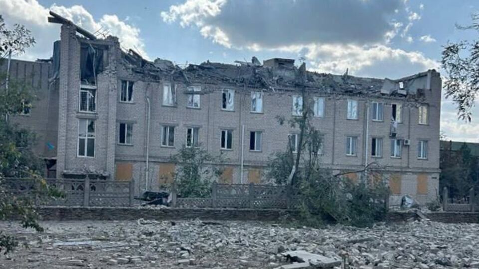 В результате вражеского удара по больнице пострадали два медработника