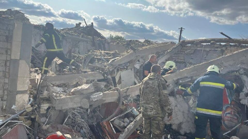 Унаслідок влучання російської ракети загиблими вважають 49 осіб