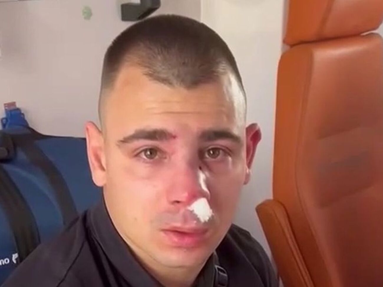 Мужчина утверждает, что депутаты набросились на него