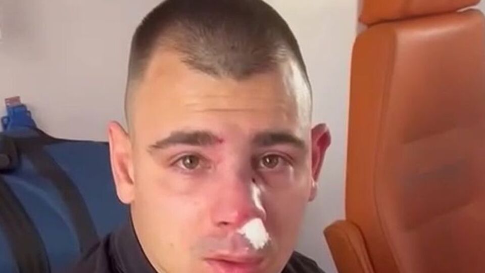 Чоловік стверджує, що депутати накинулися на нього