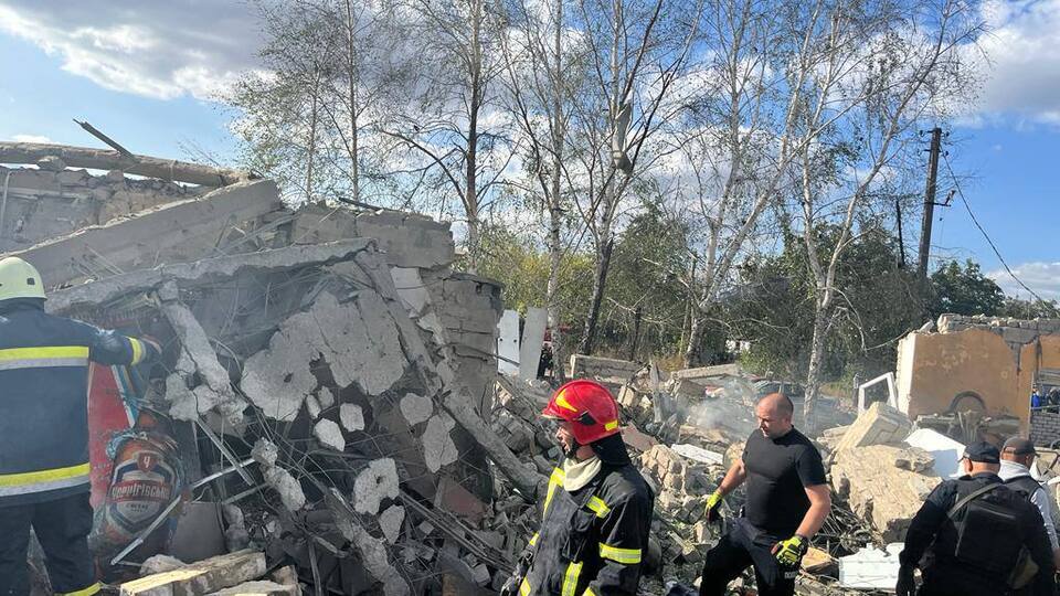 У селі Гроза триває розбирання завалів. Відомо вже про 51 загиблого