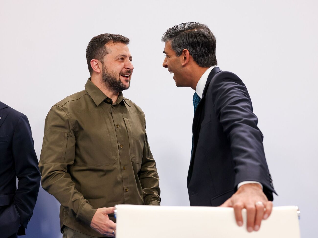 Зеленський 5 жовтня провів зустріч із Сунаком на полях третього саміту Європейської політичної спільноти у Гранаді