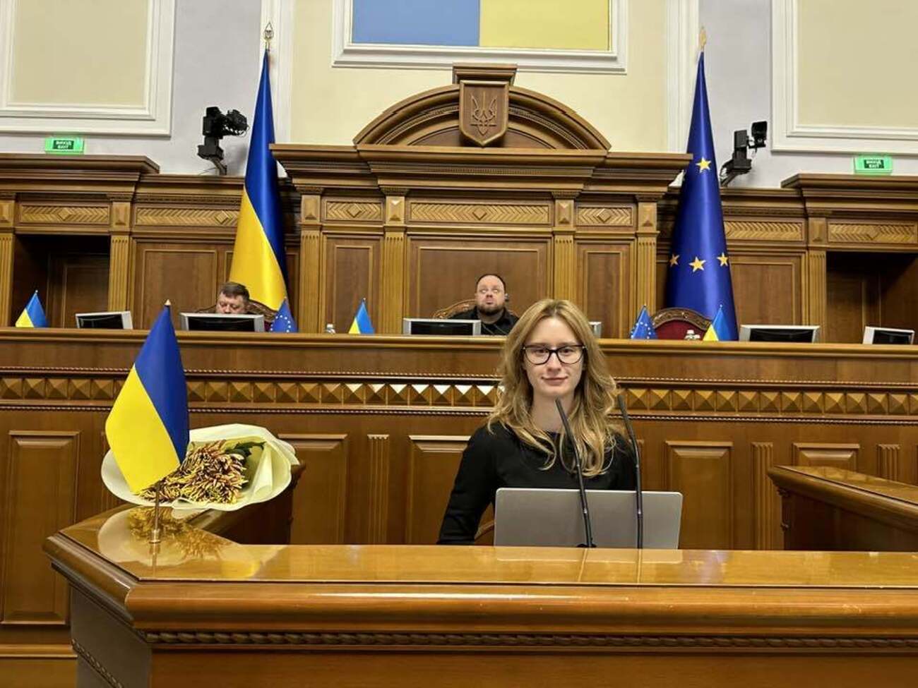 Пидласа больше 10 часов провела на трибуне