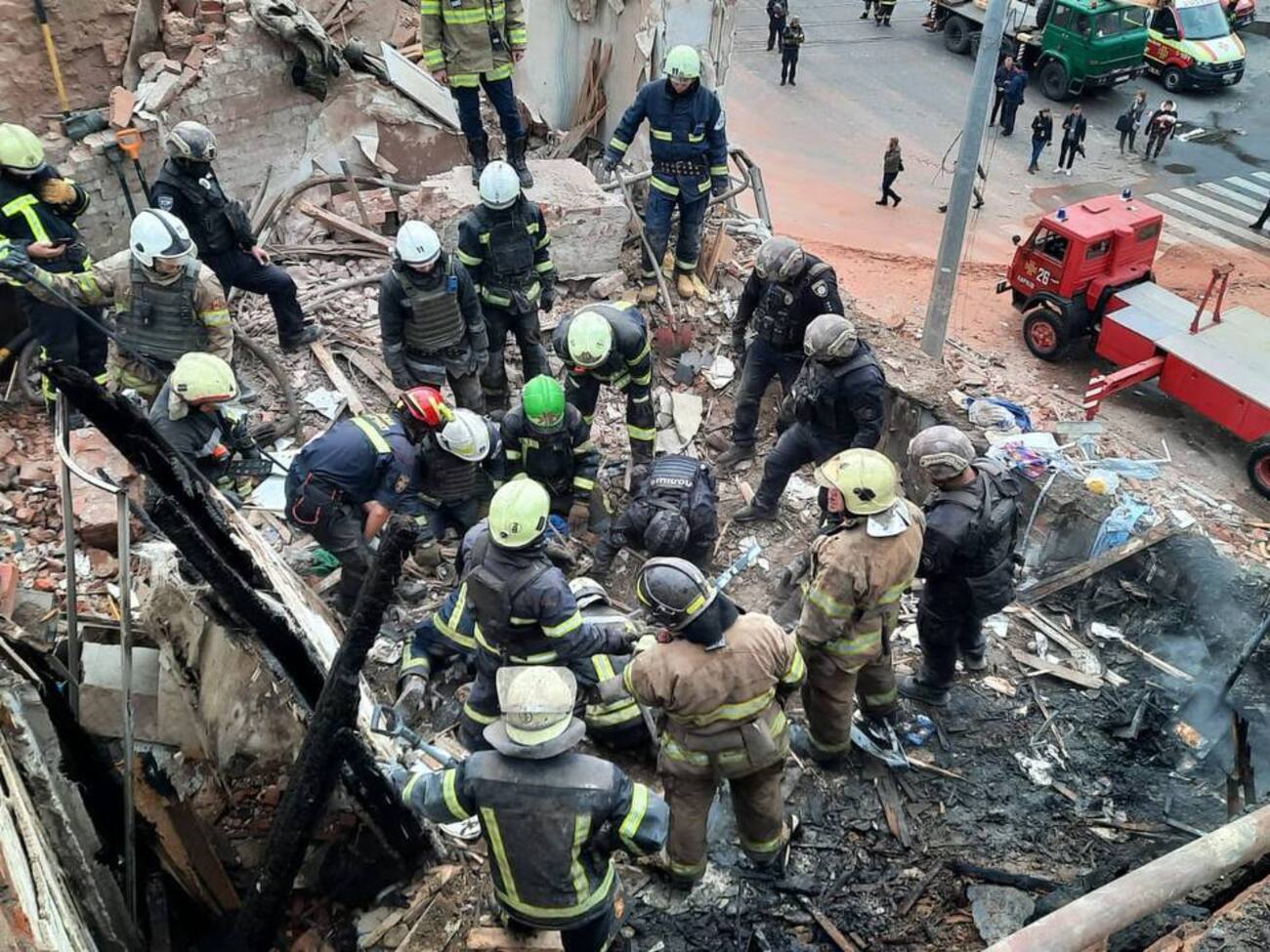 По предварительным данным, в результате вражеской атаки пострадали 16 человек