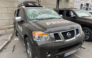 В результате российской ракетной атаки по Харькову пострадал автомобиль съемочной группы португальского телеканала RTP