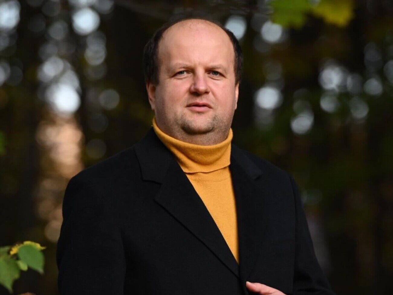 Бронюк: Попри на перший погляд суцільний гумористичний текст, ця пісня нагадує про головне: кожен із нас потребує команди