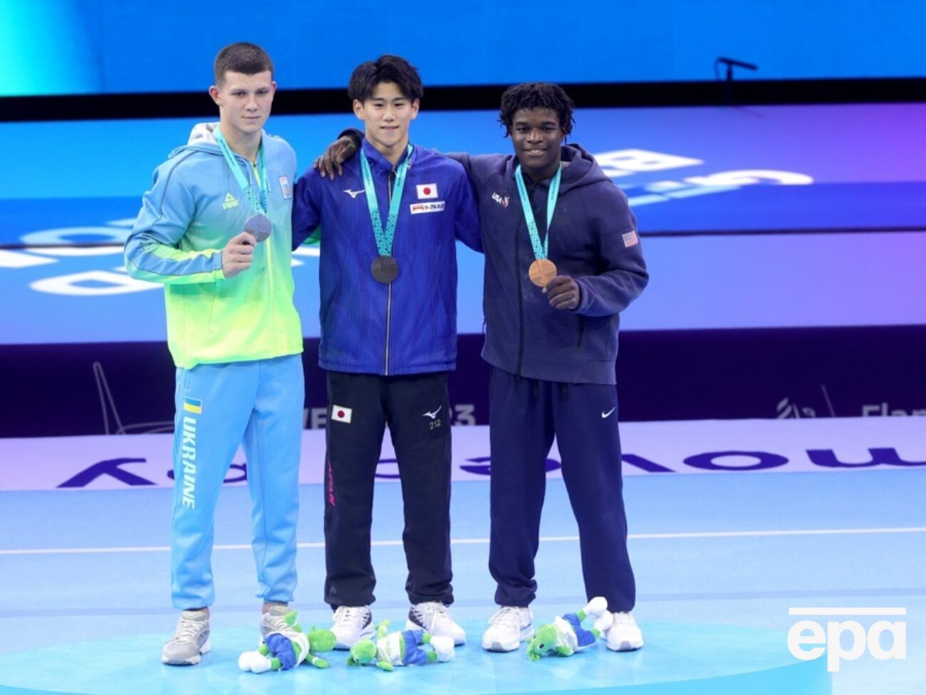 Ковтун, Хасимото и Ричард во время церемонии награждения