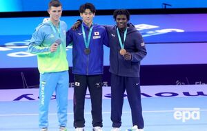 Ковтун, Гасімото та Річард під час церемонії нагородження