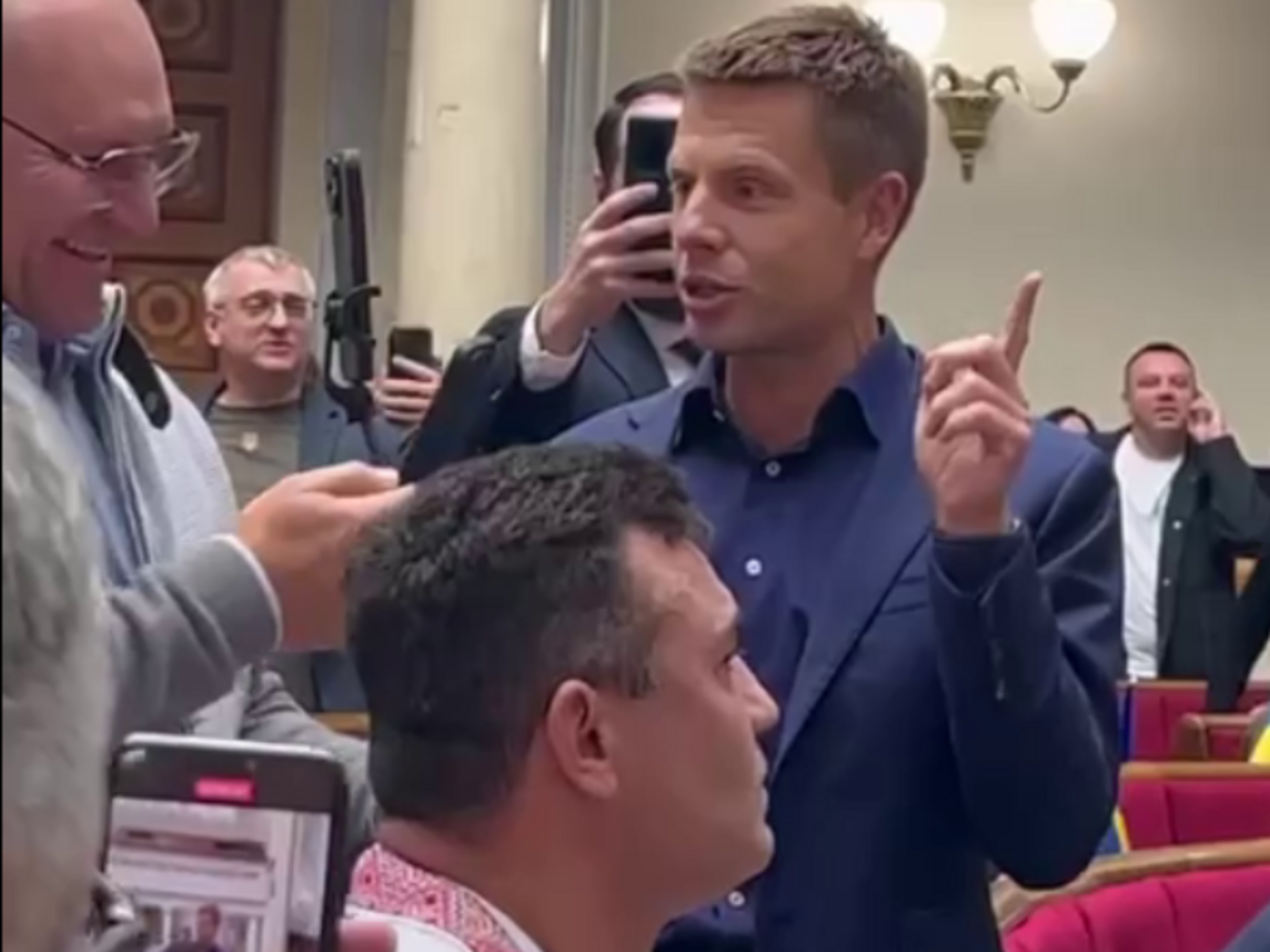 Гончаренко и Тищенко устроили перепалку на заседании Рады