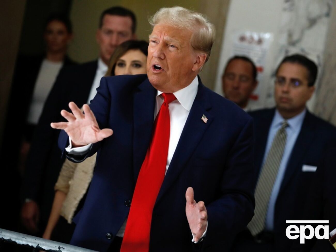 Трамп мог выдать конфиденциальную государственную информацию