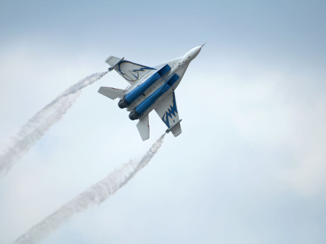 Официально о сбитом самолете не сообщалось