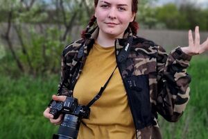 Как парамедик с позывным Пташка Полищук стала известна весной 2022 года, когда в соцсетях появилось видео с ее участием, снятое в подвалах "Азовстали"