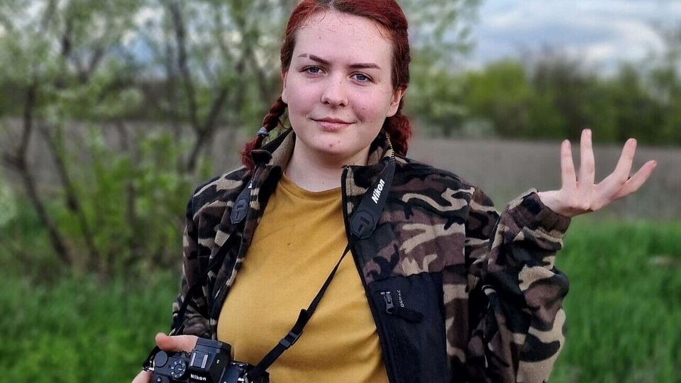 Як парамедикиня з позивним Пташка Поліщук стала відомою навесні 2022 року, коли в соцмережах з'явилося відео за її участю, зняте в підвалах "Азовсталі"
