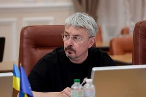 Ткаченко звільнився з посади генерального директора каналу "1+1" та "1+1 медіа" у зв'язку з обранням народним депутатом у 2019 році