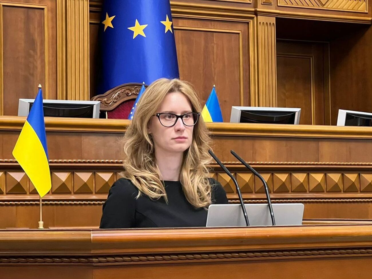 Пидласа более 10 часов простояла на трибуне Рады