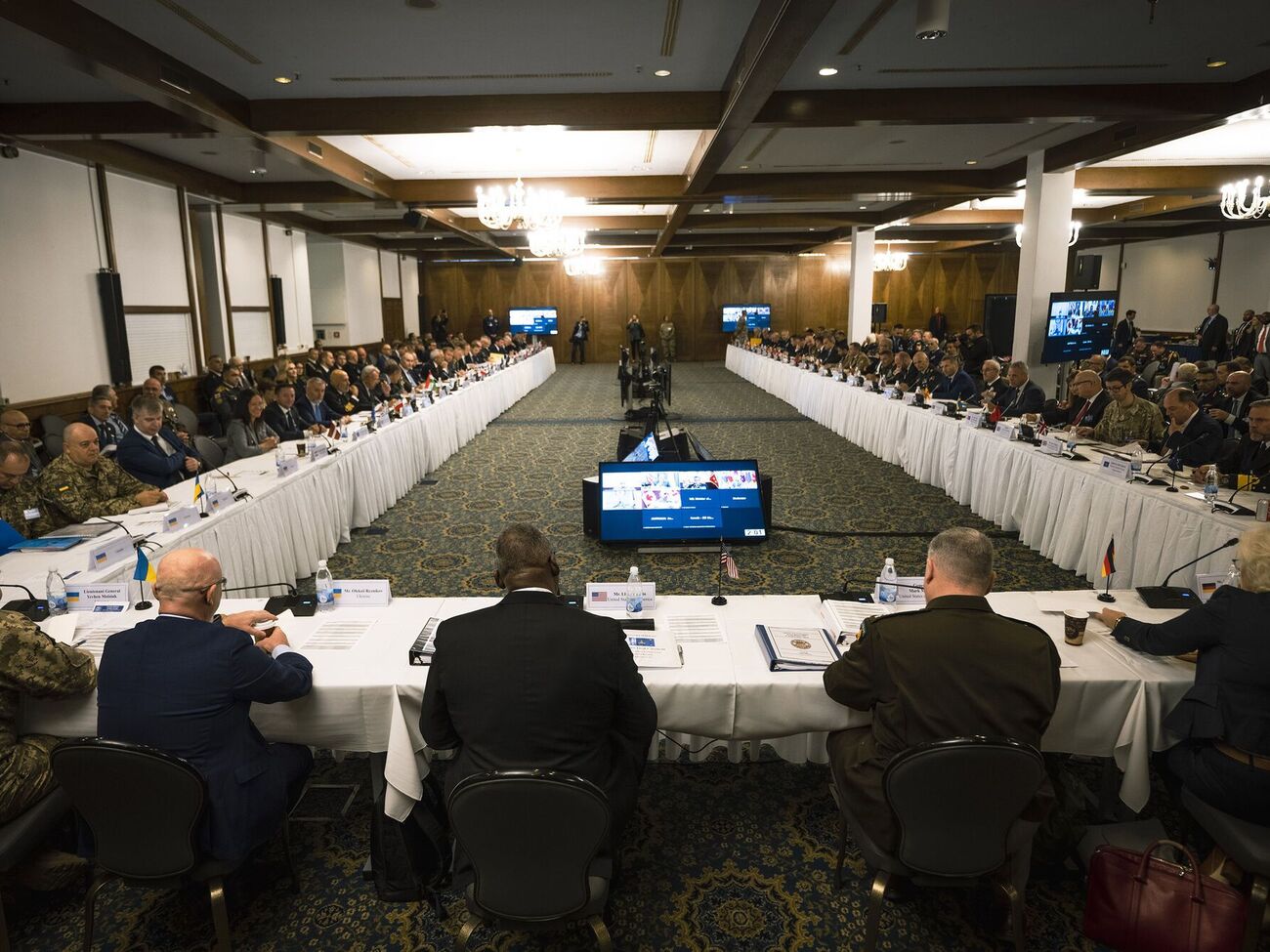 Об очередном оборонном пакете США объявят на заседании контактной группы по вопросам обороны Украины в Брюсселе, отметили СМИ