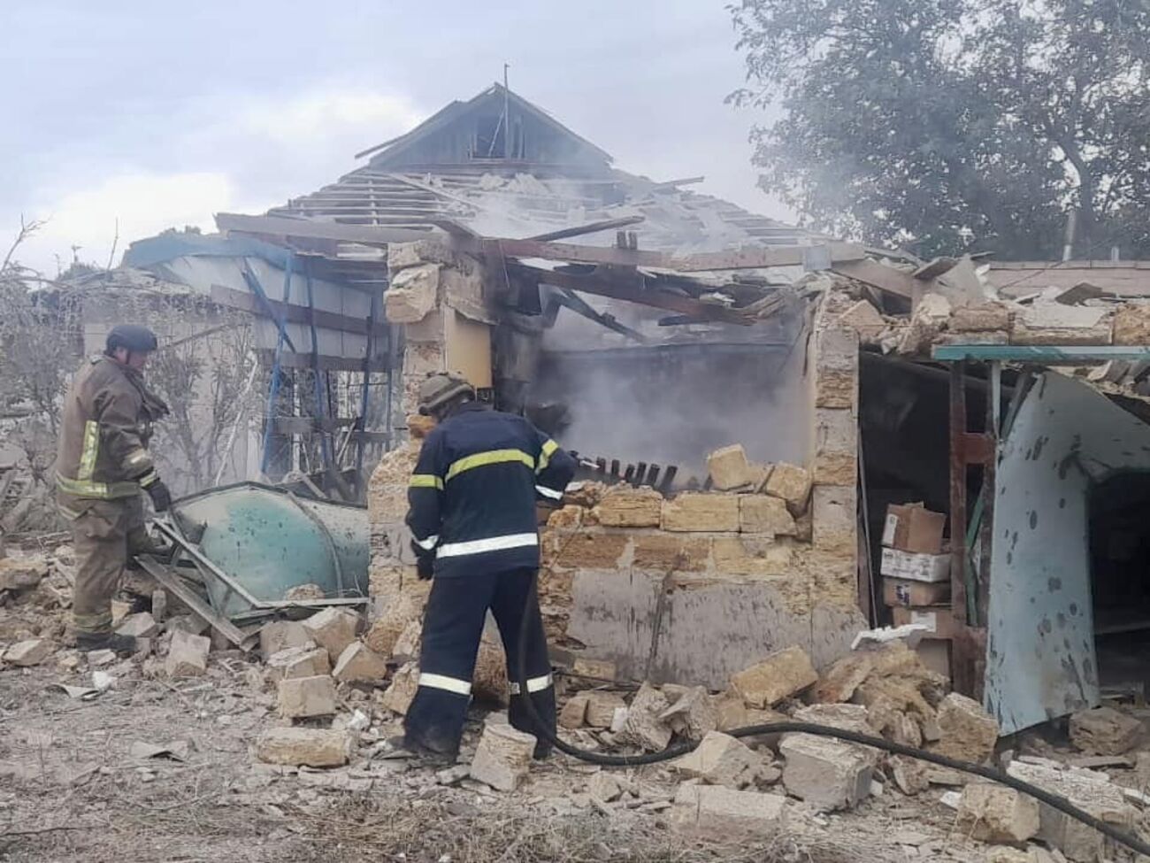 Окупанти завдали авіаудару керованими авіабомбами по Бериславській громаді приблизно о 8.15, зазначили у прокуратурі