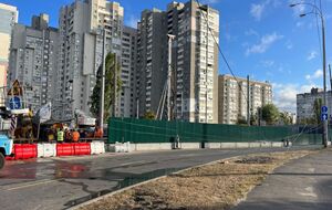 На Оболони из-за сильных порывов вера упал строительный кран и оборвал троллейбусные провода