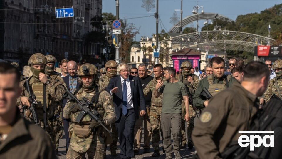 Від початку повномасштабної війни Джонсон кілька разів приїжджав до Зеленського в Україну