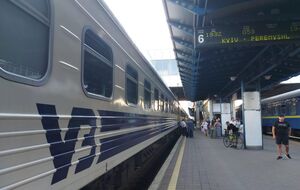 В отличие от охранников, работающих в служебной форме со всеми отличительными знаками, маршалы работают непублично