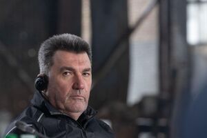 РФ, которая стала "фронтменом стран, стремящихся к авторитарному реваншу", должна понести "показательное наказание", отметил Данилов